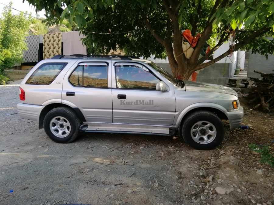 isuzu ئیسووزوو 3