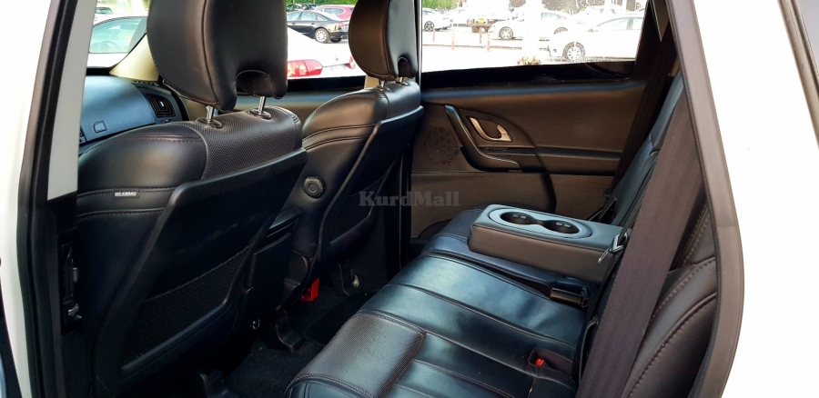 Mahindra xuv 500 بی وای دی 8