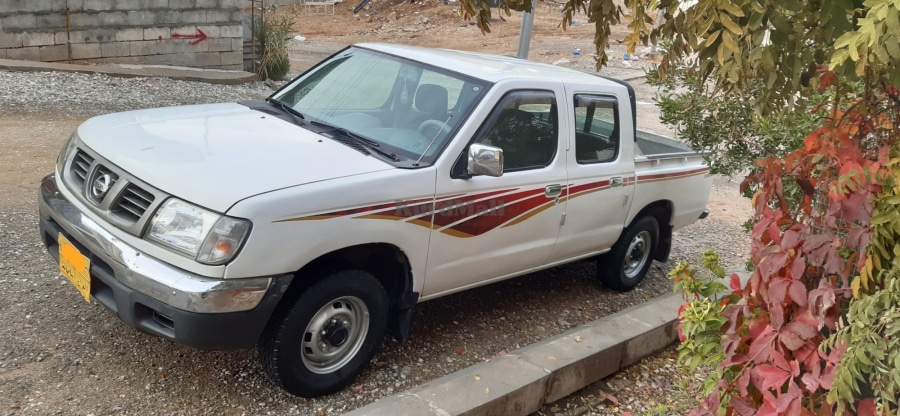 نیسان دەبڵ2001 نیسان 0