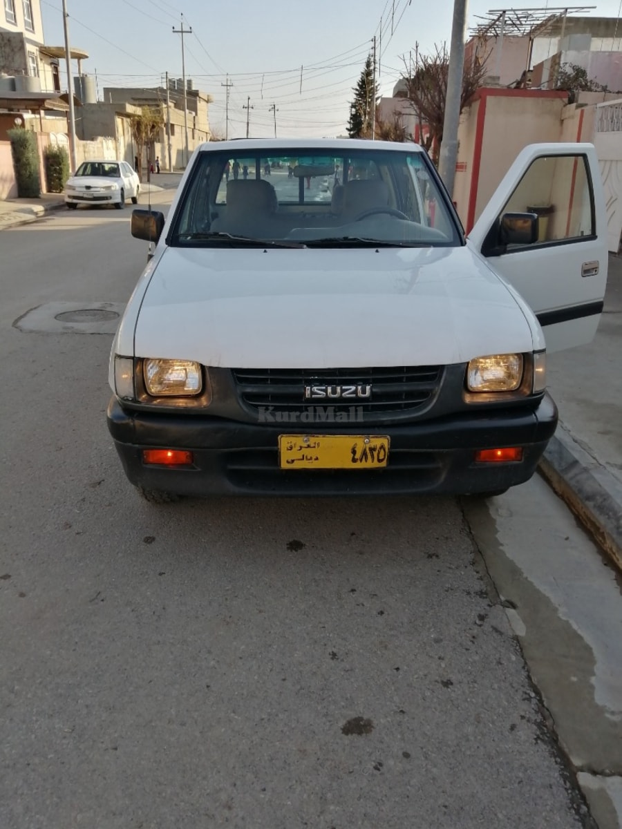 توێتا یابانی ئیسووزوو 2