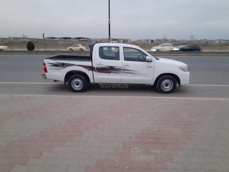 Toyota Hilux تۆیۆتا 0