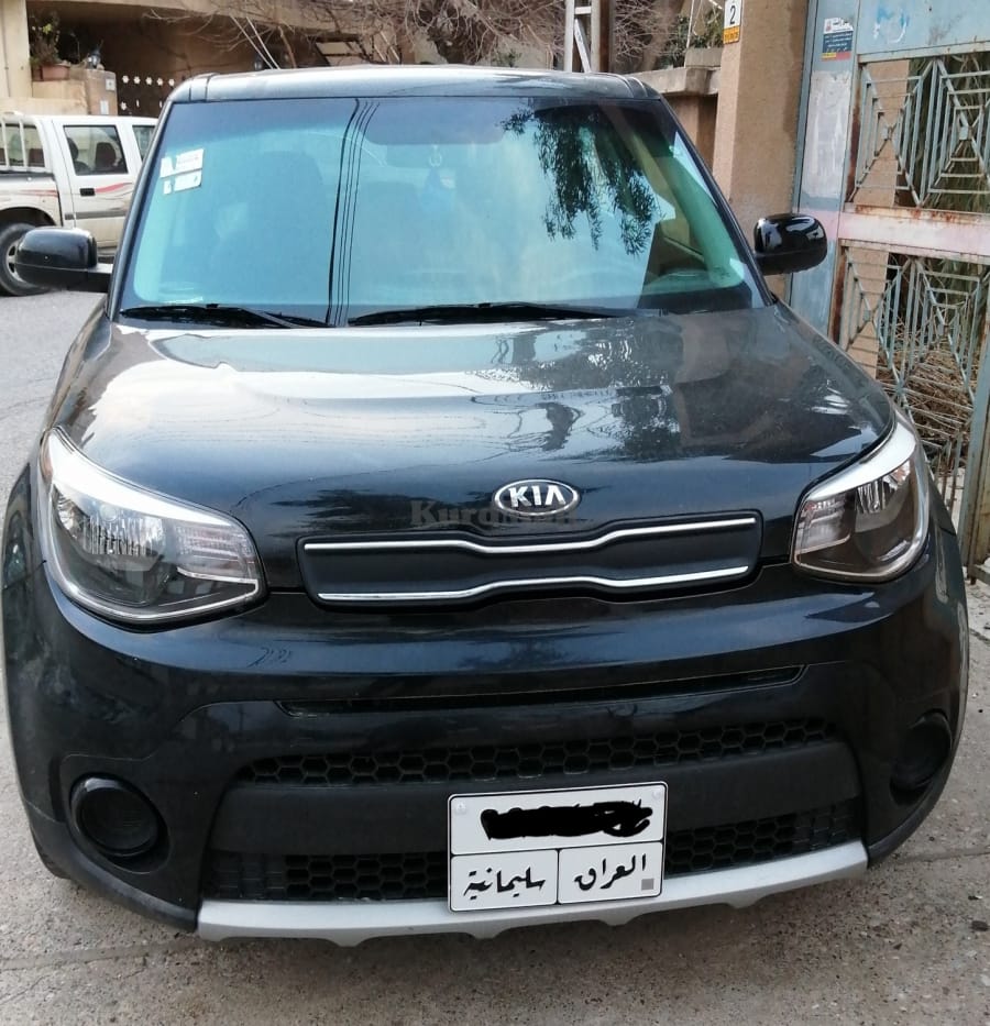 کیا سۆڵ مودیل 2018 نموونە لە جوانی ڕەنگی ڕەش کیا 0