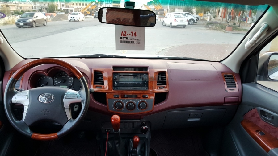 toyota hilux تۆیۆتا 3