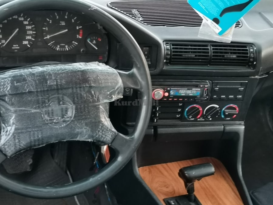BMW1992 بیئێم 3