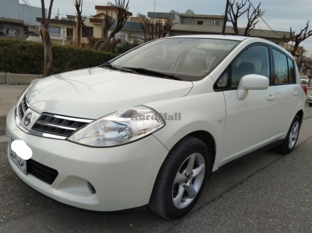 Nissan_Tiida