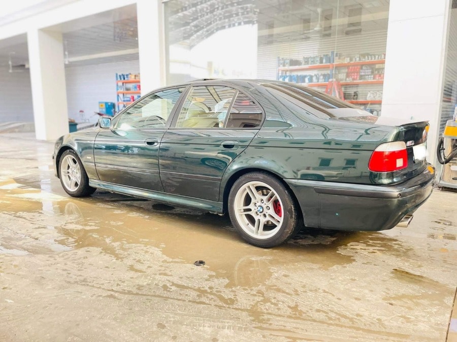 BMW E39 M5  3